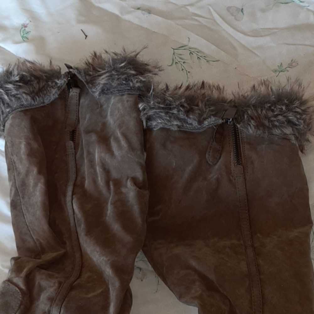 Shoes - Picture 4 of 4